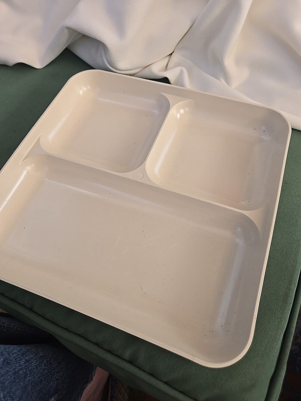 TUPPERWARE ULTRA 21 DIVIDED DISH 9"x9"